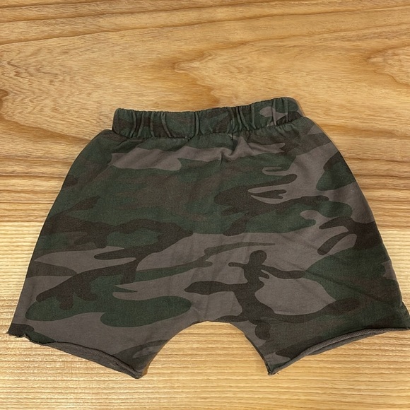 Joah love army print sweat shorts - Picture 3 of 3